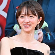 満島ひかり、美脚スラリの個性派衣装姿「さすがの着こなし」「憧れのスタイル」の声