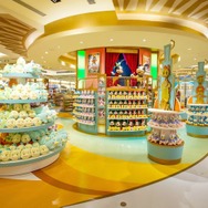 「ディズニーストア 東京ディズニーリゾート店」25周年に“魔法が満ちあふれる”きらびやかな空間に一新