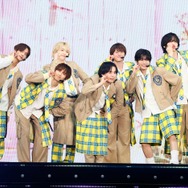 なにわ男子、回転技・空飛ぶ自転車…4種フライングで彩る冒険の旅 横浜アリーナ怒涛の7日間9公演【ライブレポート／なにわ男子 LIVE TOUR 2025 ‘BON BON VOYAGE’】
