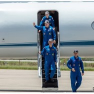 KSCに到着したクルードラゴン宇宙船（Crew-11）クルーのようす
