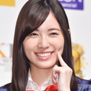 松井珠理奈、胸元ざっくりのヌーディードレス姿披露「色っぽい」「ドキッとした」の声