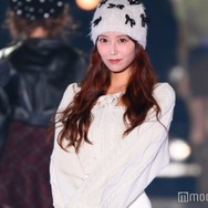 白間美瑠、ミニスカで美太もも全開 ビーニー帽でトレンド感プラス【関コレ2025A/W】
