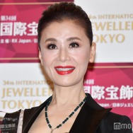 大地真央、夫との寄り添い2ショットに反響「仲睦まじくて素敵」「幸せそう」