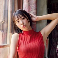 お天気キャスター・今井春花、ノースリーブニット姿でほっそり二の腕際立つ「週刊FLASH」初登場