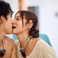 「シャッフルアイランド」シーズン6 美人ダンサー、チョコを口移しで濃厚キス「衝撃度1位」
