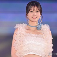 生見愛瑠、穴開きパンツコーデに反響「肌見せがおしゃれ」「真似したい」