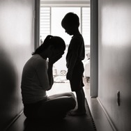 「この子と一緒に命を絶とう」思いつめた重度知的障害児の母親。孤独のなかで見つけた、もう一つの生き方【体験談】