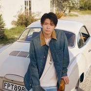Number_i岸優太、洗練されたスタイル披露「バナナ・リパブリック」最新コレクション公開