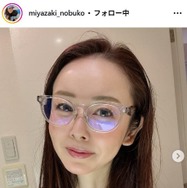 宮崎宣子、水着姿公開「40歳を越えてまさか水着を着ることになるとは」