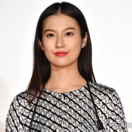 恒松祐里、ほっそり二の腕際立つ全身ピンクコーデ披露 USJ満喫ショットに「ピーチ姫みたい」「キュート」の声