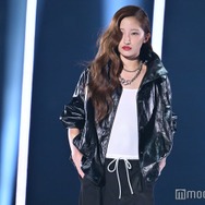 Girls2小川桜花、笑顔封印 レザージャケットでクールなスタイル【TGC2025A/W】