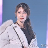 桜井玲香、大人っぽい表情に釘付け ダウン×黒ワンピで冬の装い【TGC2025A/W】