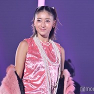 みちょぱ、ミニ丈からほっそり美脚輝く ハーフツインヘアで新たな魅力【TGC2025A/W】