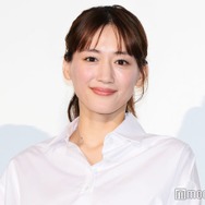 綾瀬はるか、レザーコーデで美脚披露「美しさの塊」「スタイル良すぎ」反響殺到