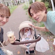辻希美、生後1ヶ月の次女がベビーカーデビュー！お散歩SHOTを公開「嫌いじゃないみたい」
