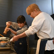 橋本マナミ「母がWEST.やTravis Japanの大ファン」神山智洋＆中村海人の印象明かす 永瀬ゆずなは調理シーンに挑戦【ミッドナイト屋台2】