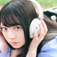 日向坂46佐藤優羽、ヘッドホン付け上目遣い「五期生のぽかぽか写真館」3人目公開