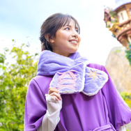 東京ディズニーシー「ファンタジースプリングス」の世界観あふれる新グッズが登場！みんなで着られるパーカーやマフラーも