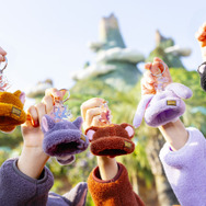 東京ディズニーシー「ファンタジースプリングス」の世界観あふれる新グッズが登場！みんなで着られるパーカーやマフラーも