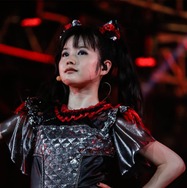 元BABYMETAL水野由結、アミューズ退所発表「エンタメという世界から離れて自分自身のペースで人生を歩んでいきたい」