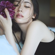 小芝風花カレンダー2026「Flower」（2025年12月12日発売）(C)マガジンハウス