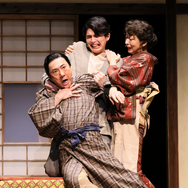 市村正親「とても良い感じ」松雪泰子＆本田響矢ら出演「エノケン」開幕