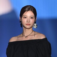 生見愛瑠、美肩＆デコルテ際立つオフショル姿【TGC北九州2025】