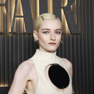 ジュリア・ガーナー Photo by Emma McIntyre/Getty Images for Vanity Fair