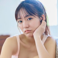 豊田ルナ、美バスト輝くビキニ姿で魅了「ヤンマガ」表紙登場