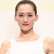 綾瀬はるか、飾らぬ姿でヘルシー美脚披露「引き込まれる」「素敵」の声