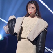 「御上先生」生徒役女優、膝上ミニスカで美脚披露「スタイル良すぎ」「完璧」の声