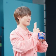 なにわ男子・大橋和也、全身ピンク衣装姿で“3分身” 最近衝撃的だった出来事も明かす
