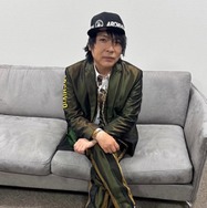 脳腫瘍公表のLUNA SEA真矢、ファンの応援メッセージを読む最新ショットに反響「立ってる姿に涙」「前進してる」