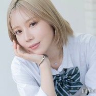 くれまぐ・エア、アンダーウェア×デニムの肌見せコーデ「二度見した」「かっこいい」と反響