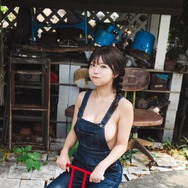 “アソビシステム次世代アイドル”Toi Toi Toi・さくらもも、オーバーオールから色白美ボディのぞく