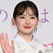 山田杏奈、美脚際立つミニワンピース姿「スタイル抜群」「似合ってる」の声