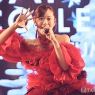 “セルフプロデュースアイドル”瀬名ちひろ、美スタイル輝くオフショル×ミニ丈衣装で2曲披露 想い乗った歌声で会場魅了【サツコレ2025A/W】