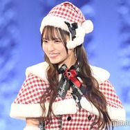 “AI疑惑”で話題・藤咲凪、サンタ風コーデでランウェイ闊歩「最強ビジュアル」「スタイルレベチ」と反響【サツコレ2025A/W】