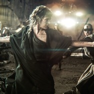 ミラ・ジョヴォヴィッチのアクション炸裂『ロストランズ　闇を狩る者』殺気全開予告編