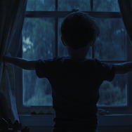 深夜2時17分、忽然と消えた…両腕を広げて走る子どもたち捉える『WEAPONS／ウェポンズ』場面写真