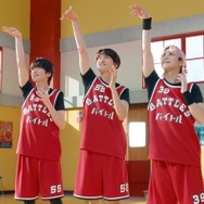 Snow Man深澤辰哉・佐久間大介・向井康二、お揃いバスケユニフォーム姿で新CM出演 華麗なシュートも披露