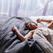 赤西仁＆中村ゆりが濃厚キス「匿名の恋人たち」セクシーすぎて全カットされたベッドシーン公開「とんでもない色気」「メロすぎる」