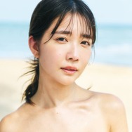 #2i2天羽希純、ふんわり美バスト大胆披露「週プレ」表紙登場