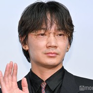 綾野剛、自身の提案シーン採用される「監督はあっちですから」褒め言葉に謙遜【星と月は天の穴】