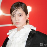 平手友梨奈、金髪“タトゥー”の激変ビジュにファン二度見「びっくり」「美しすぎる」