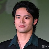 水上恒司、上裸モノクロショットで肉体美披露「彫刻のような美しさ」「色気がすごい」の声