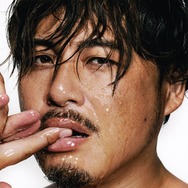 アルコ＆ピース平子祐希、初の写真集決定 “XXLボディ”でダンディな色気放出【艶夢】