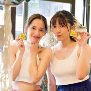 都丸紗也華＆都丸亜華梨、肌見せコーデでにっこり！“最強のグラビアシスターズ”が息の合ったポージング披露