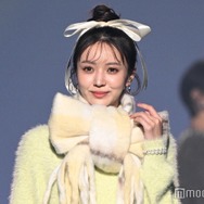 リボンに囲まれた小林由依に「反則級の可愛さ」と絶賛の声【TGC広島2025】