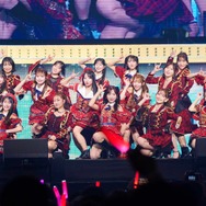 AKB48、OG・現役メンバー日本武道館で共演 高橋みなみ＆指原莉乃が涙【20周年記念コンサート】